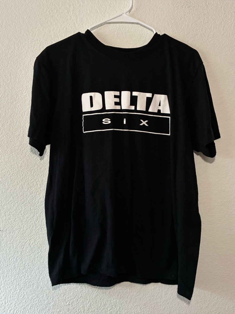 DELTA SIX BLACK GRAPHIC TOP, XL
